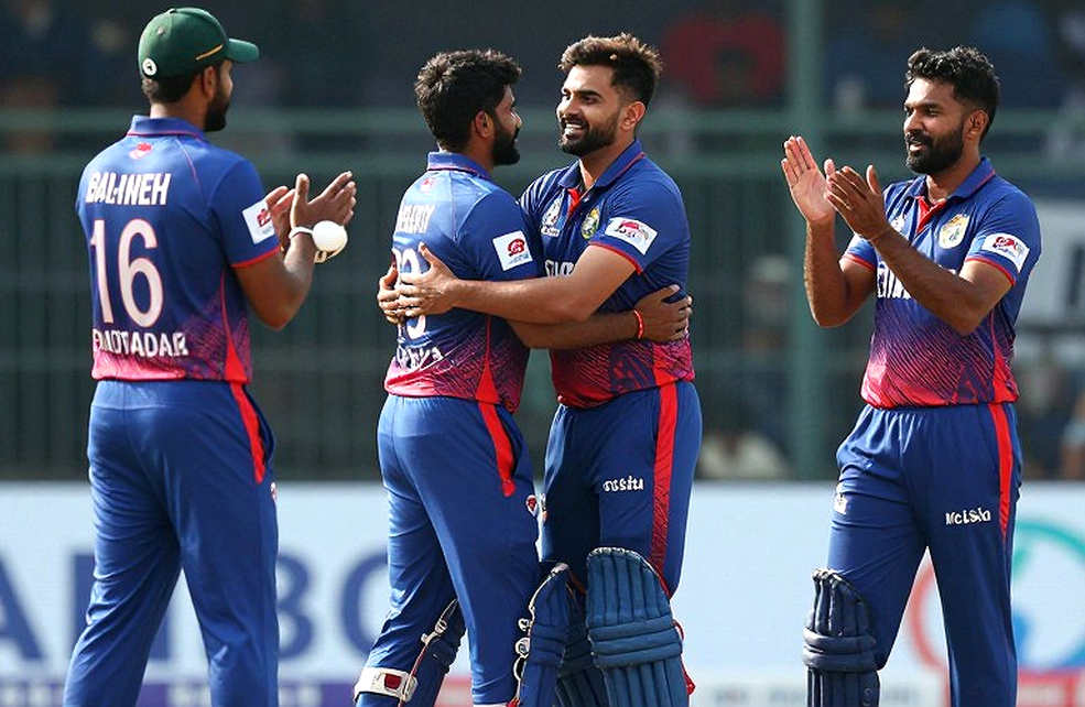 ১.৮৮ মিলিমিটার থেকে ৯৯: স্মিথের মাইলফলকের দিনে অস্ট্রেলিয়ার ব্যাটিং ধসের আসল গল্প